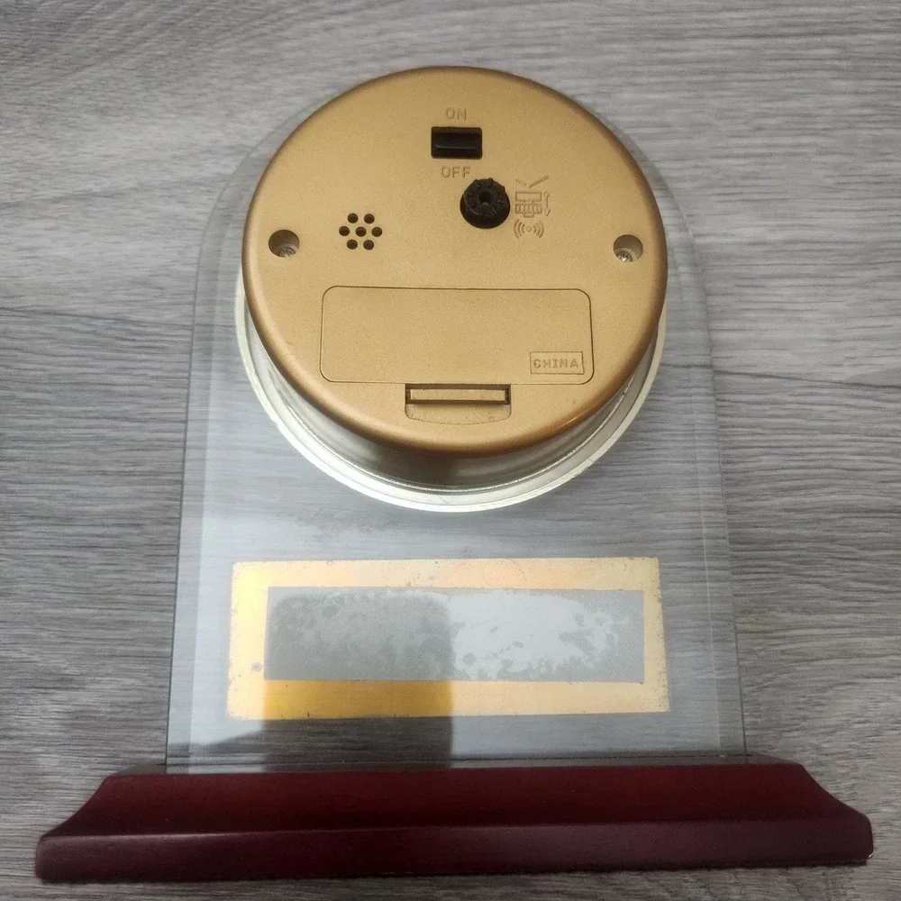 Howard Miller World Time Desk Clock Gold Map Texas Instruments‎ Award Mahogany